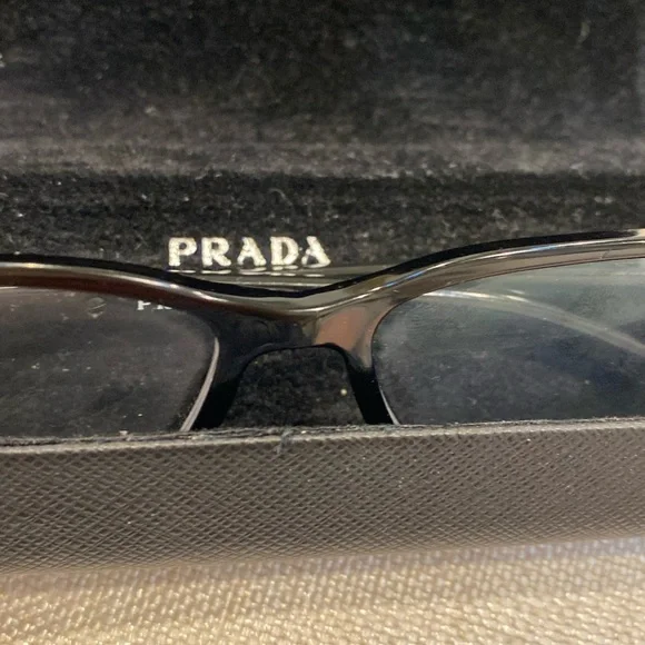 PRADA EYE GLASSES ? VPS 04B 53 15 1AB 101 140 black frame side logo & flap case PRADA EYE GLASSES ? VPS 04B 53 15 1AB 101 140 black frame  main image 3